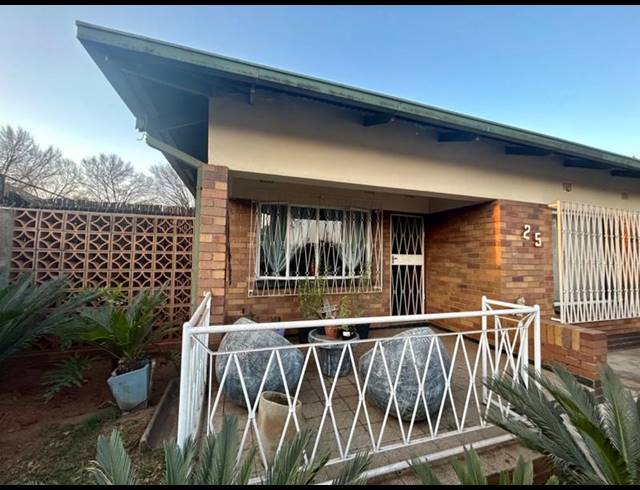 2 BEDROOM HOUSE FOR SALE IN VANDERBIJLPARK CE 1